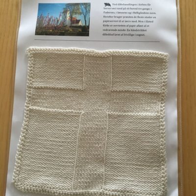Dåbsklud i et chartek med dåbshilsen