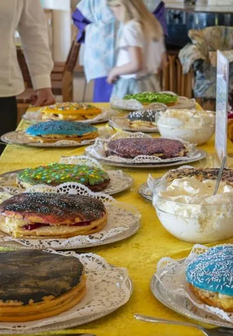 Kagebord til lagkagefest i sognegården